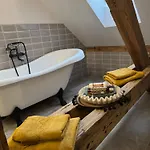 Duza Secesja - Dla Wyjatkowych Gosci, Wiecej Niz - 120 Lat Historii, Komfort, Prywatnosc - 75mkw , Parking, Centum, Starowka, Wifi Apartment