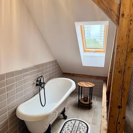 Apartament Duża Secesja - Dla Wyjątkowych Gości, Niż - 120 Lat Historii, Komfort, Prywatność - 75mkw , Parking, Centum, Starówka, Wifi *